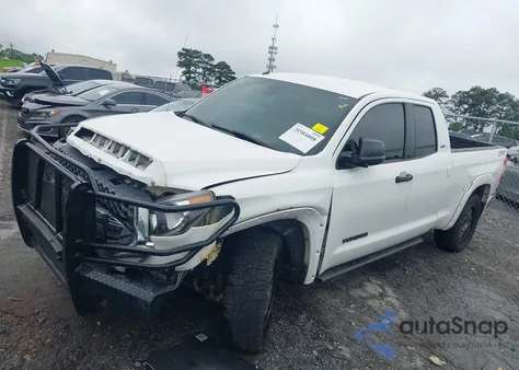 2018 Toyota Tundra Sr5 4.6L V8 z USA, uszkodzony, nr VIN 5TFRM5F15JX125660